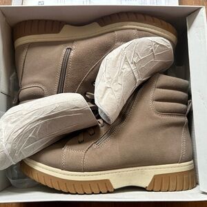 White Mountain Women’s Size 9 Waterproof Tan Boots